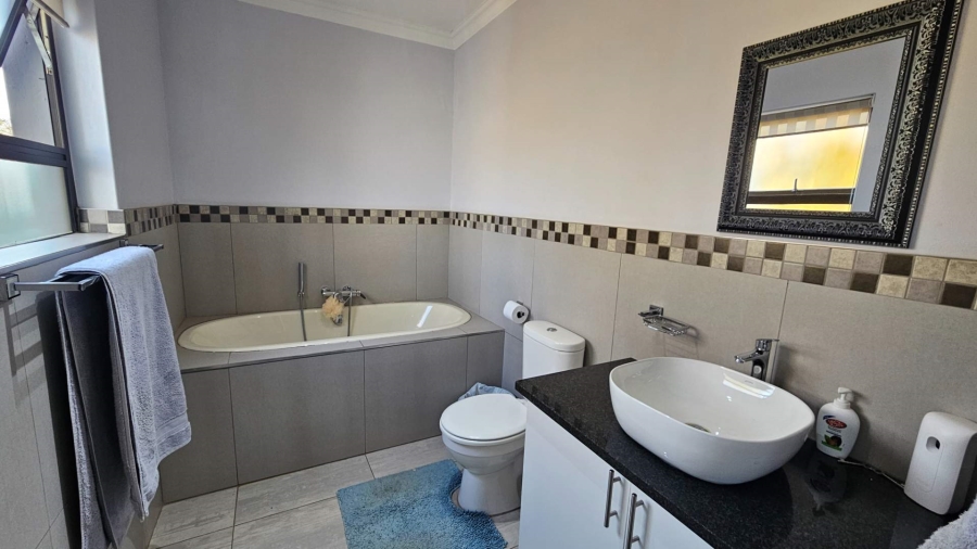 3 Bedroom Property for Sale in Gateway Manor North West